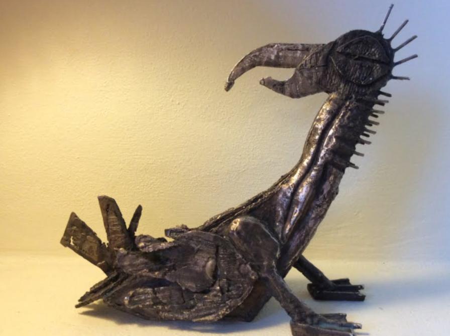 Bronzeskulptur af Asger E. Pedersen-Reng, der forestiller en fugl.